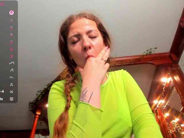 KiraRustle webcam