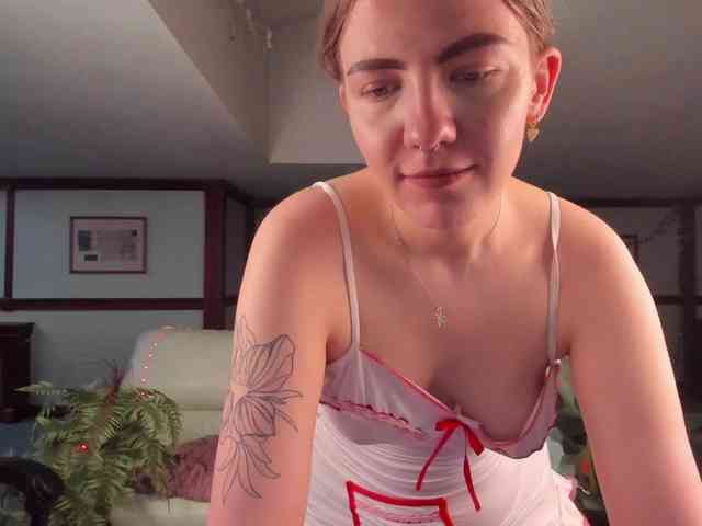 KiraRustle webcam