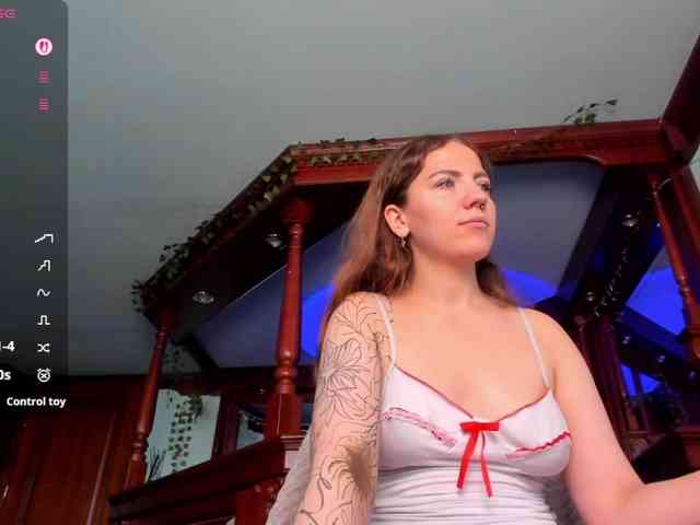 KiraRustle webcam