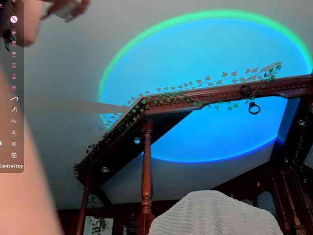 KiraRustle webcam
