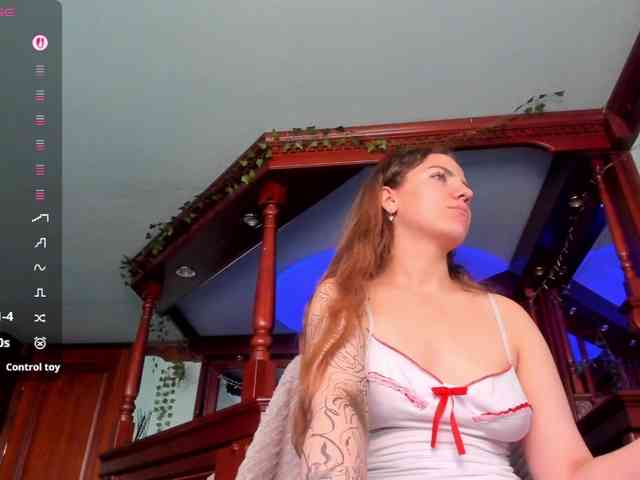 KiraRustle webcam