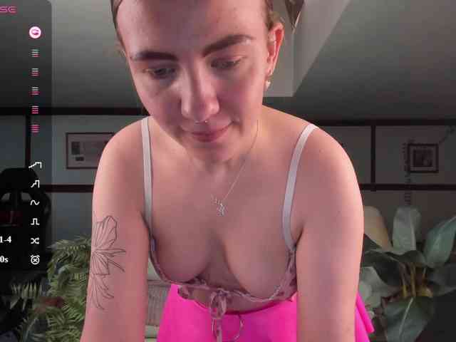 KiraRustle webcam