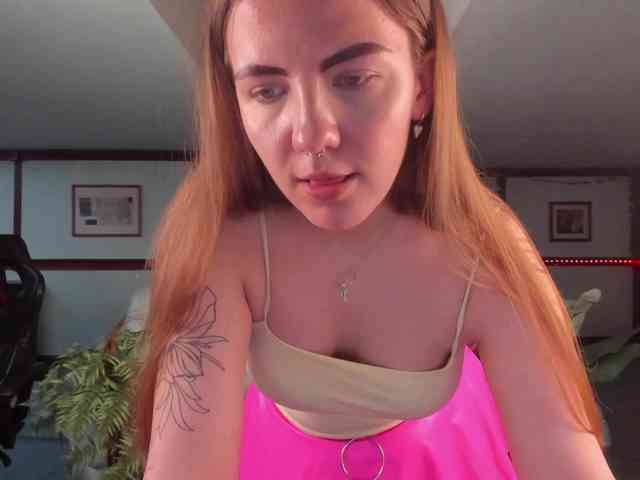 KiraRustle webcam