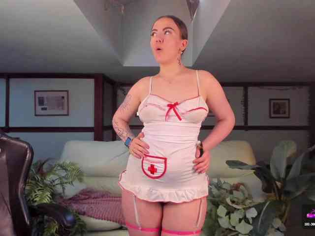 KiraRustle webcam
