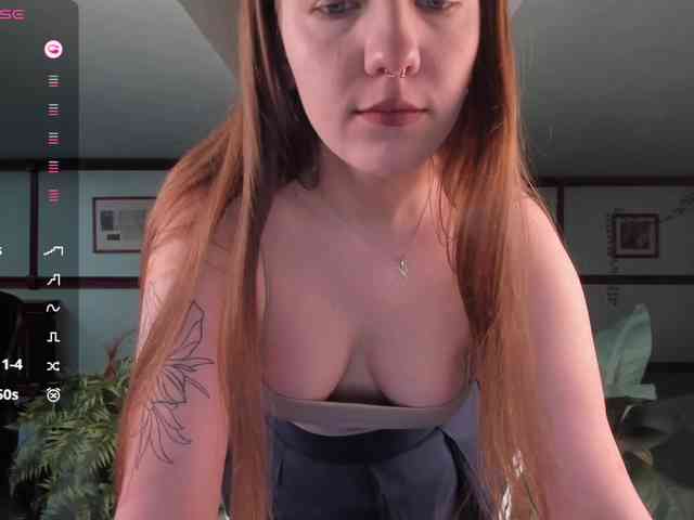 KiraRustle webcam