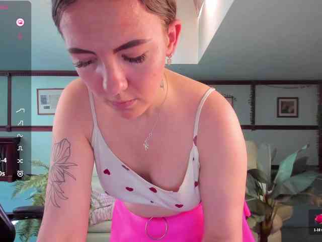 KiraRustle webcam