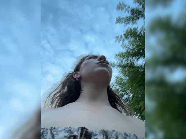 KiraRustle webcam