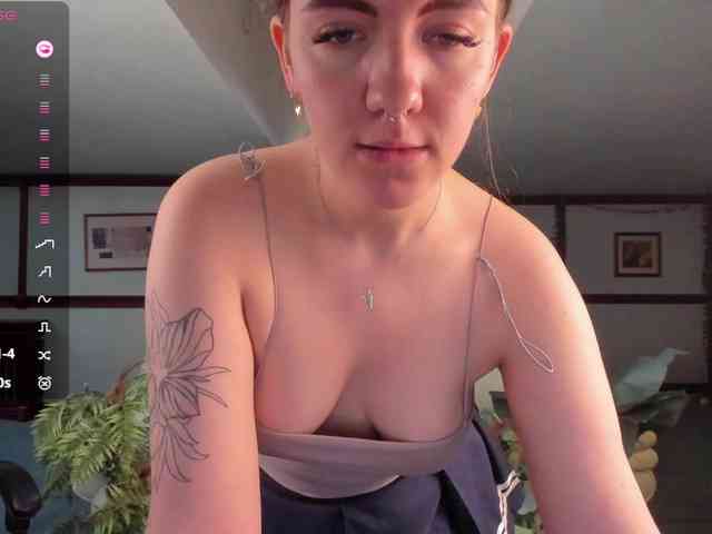 KiraRustle webcam