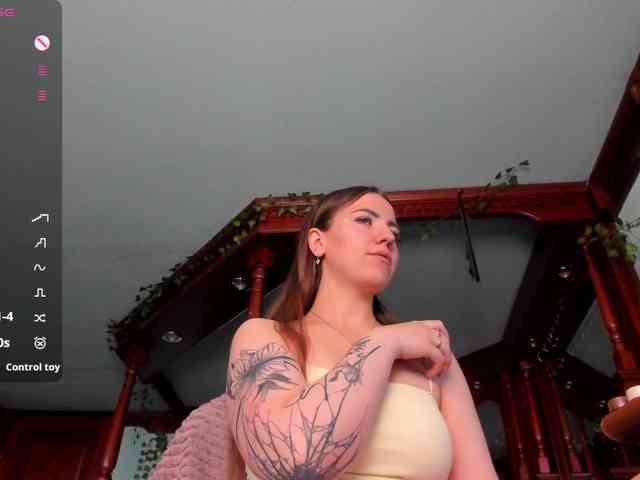 KiraRustle webcam