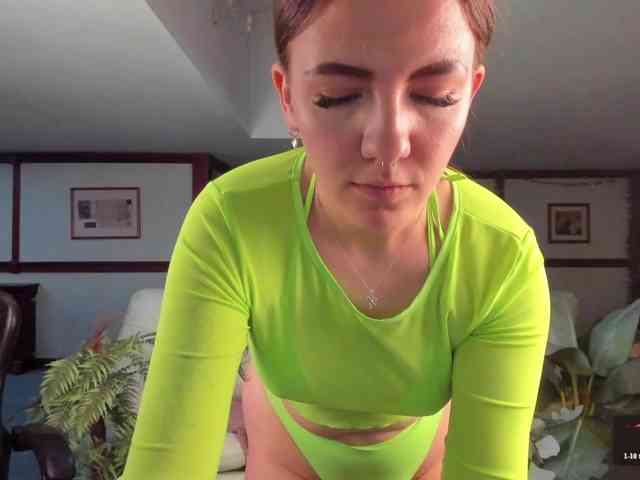 KiraRustle webcam