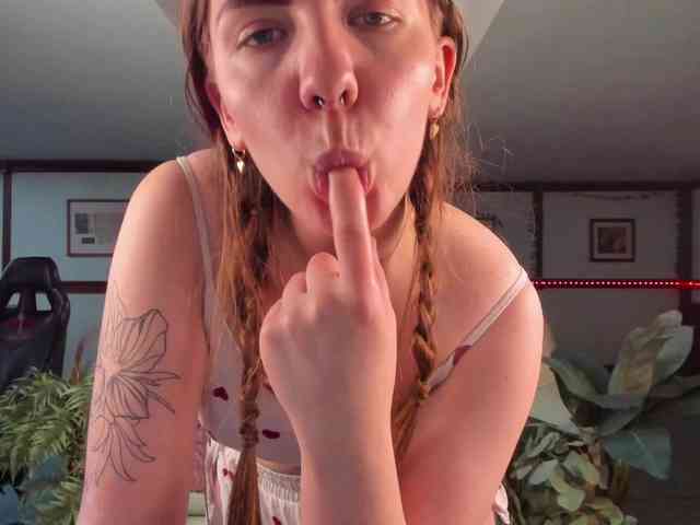 KiraRustle webcam