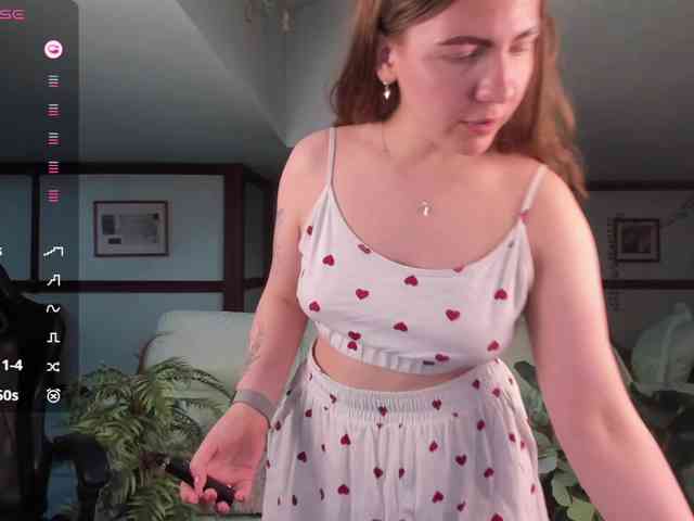 KiraRustle webcam