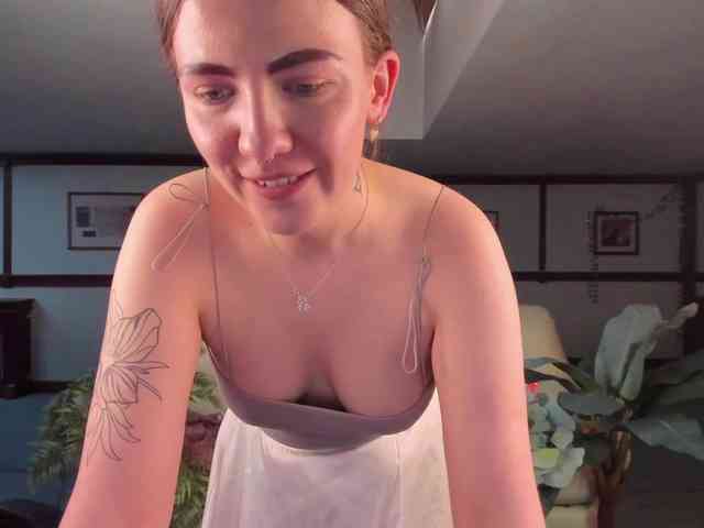 KiraRustle webcam