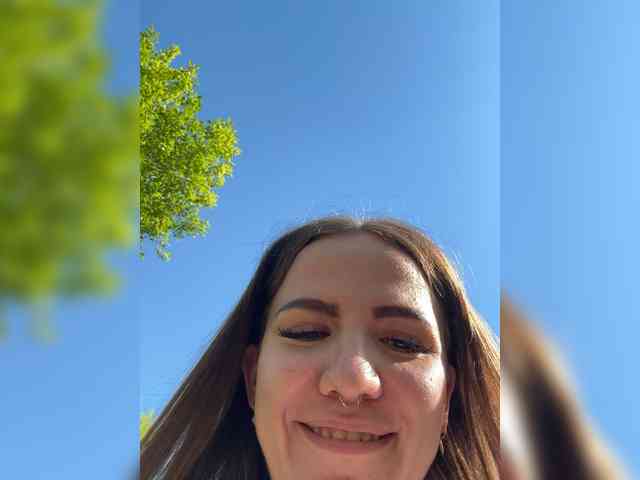 KiraRustle webcam
