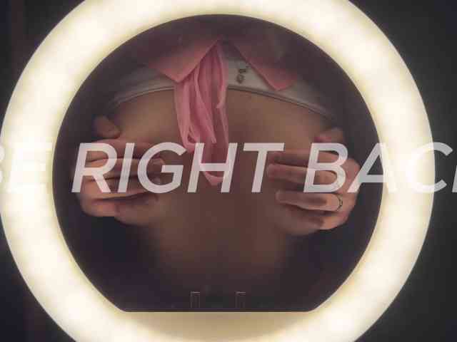 KiraRustle webcam