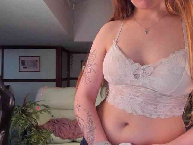 KiraRustle webcam