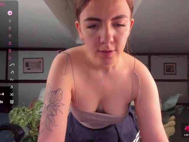 KiraRustle webcam