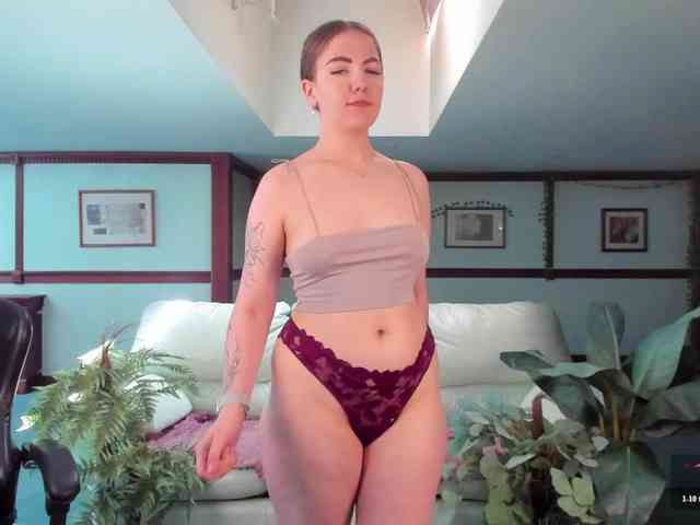 KiraRustle webcam