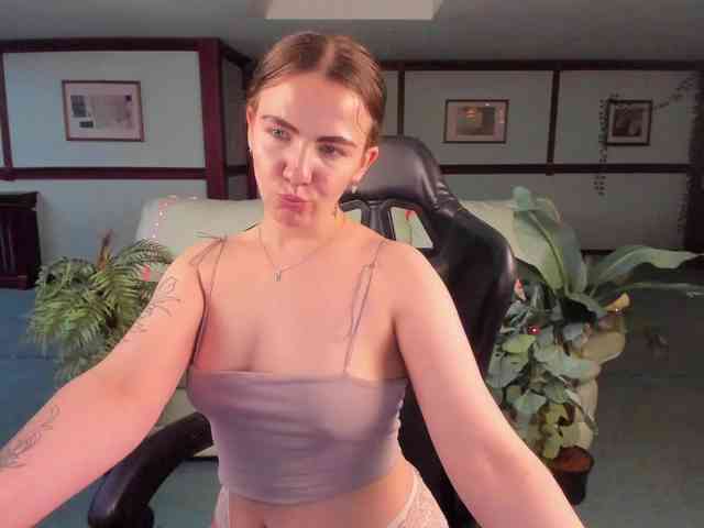KiraRustle webcam