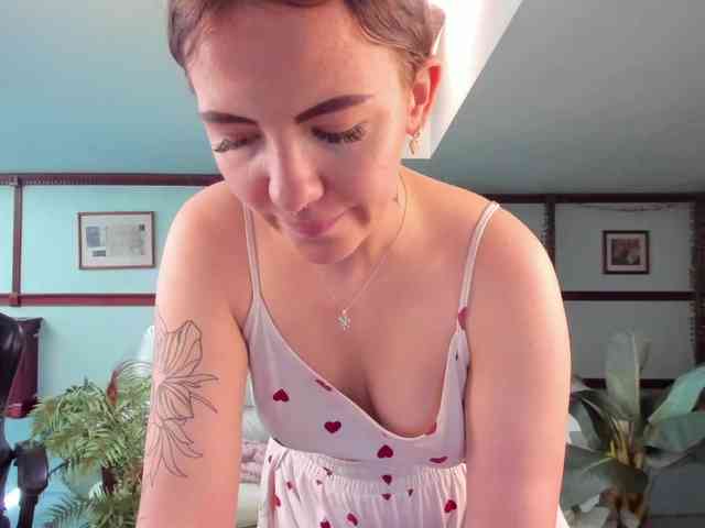 KiraRustle webcam