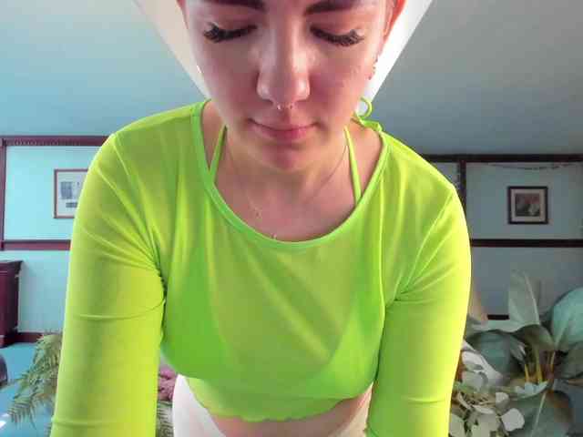 KiraRustle webcam