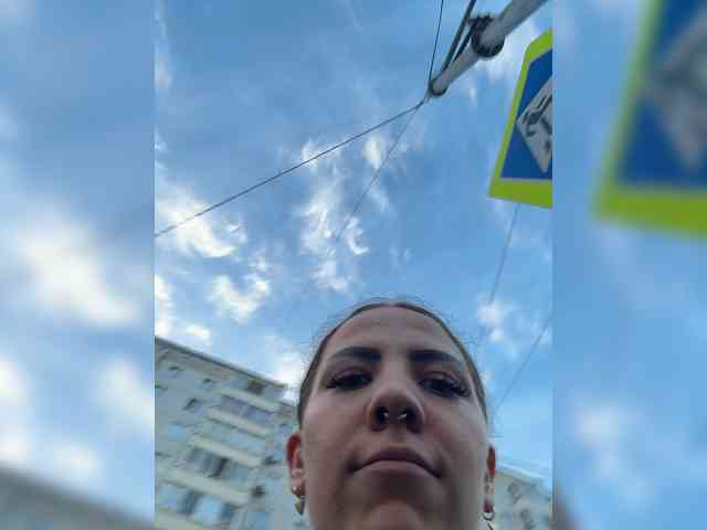 KiraRustle webcam