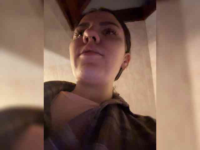 KiraRustle webcam