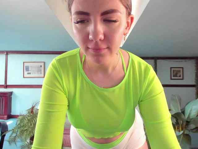 KiraRustle webcam