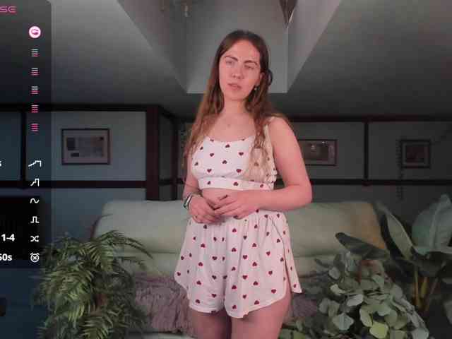 KiraRustle webcam