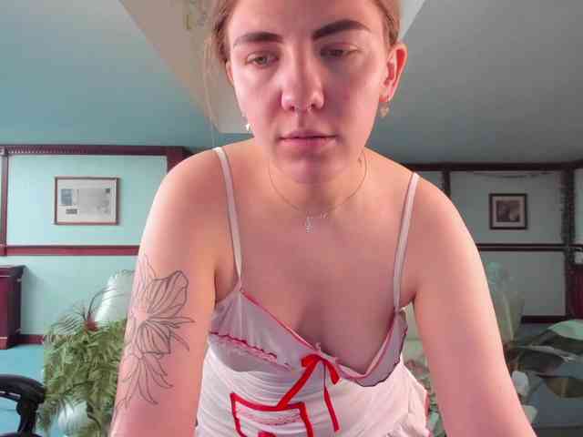 KiraRustle webcam