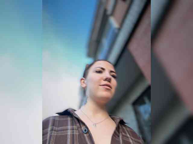 KiraRustle webcam