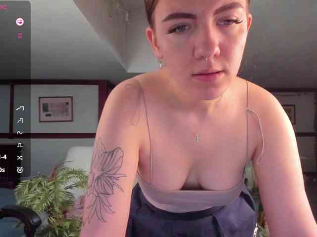 KiraRustle webcam