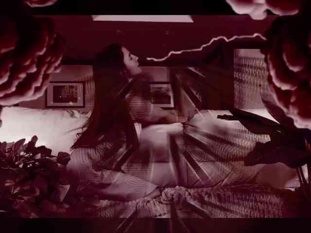 KiraRustle webcam