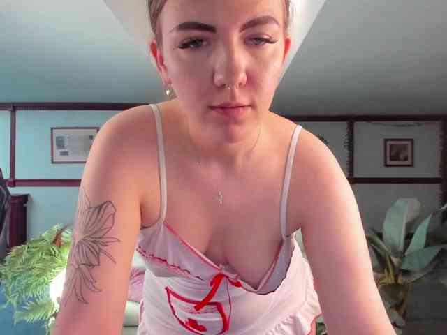 KiraRustle webcam