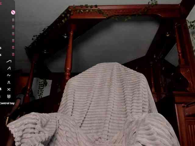 KiraRustle webcam
