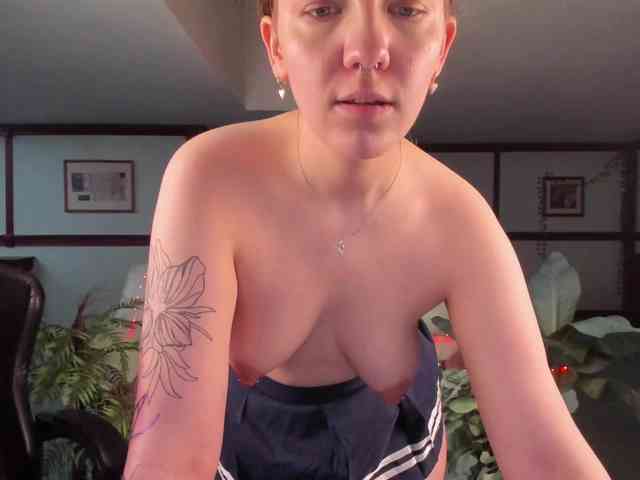 KiraRustle webcam