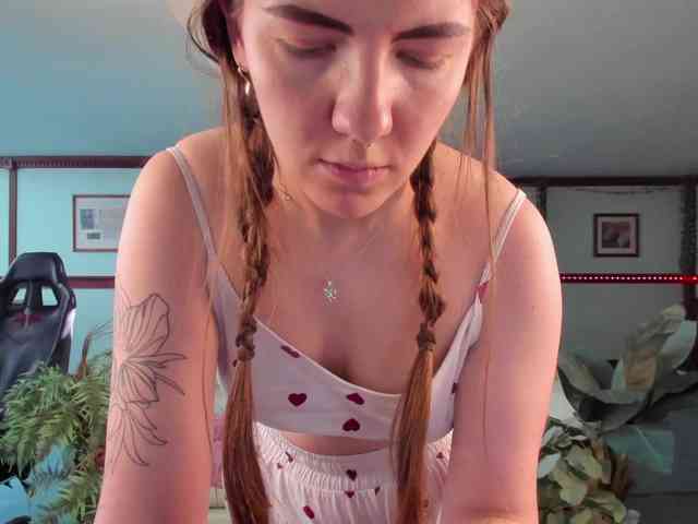 KiraRustle webcam
