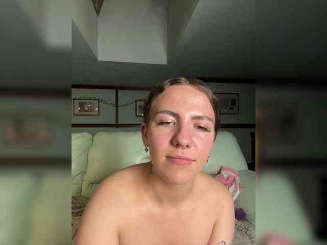 KiraRustle webcam