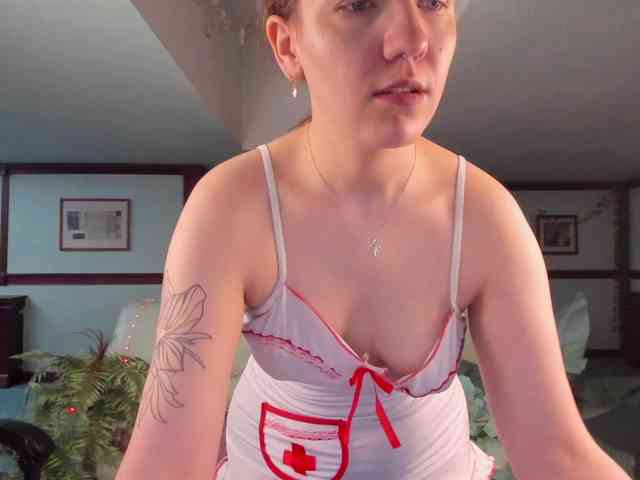 KiraRustle webcam