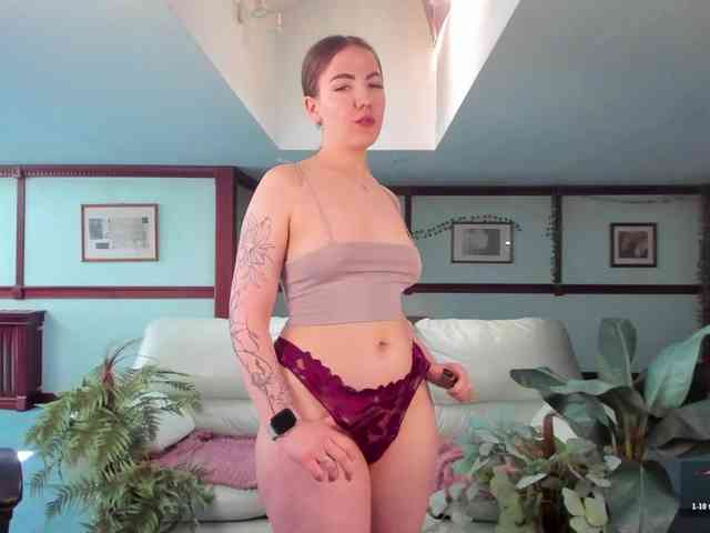 KiraRustle webcam
