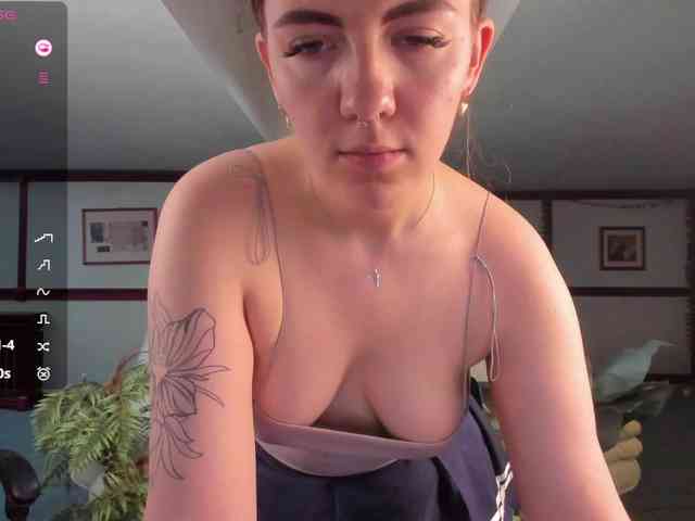 KiraRustle webcam