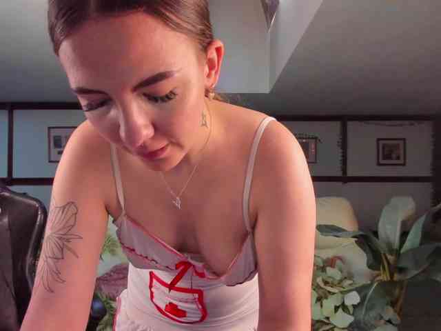 KiraRustle webcam