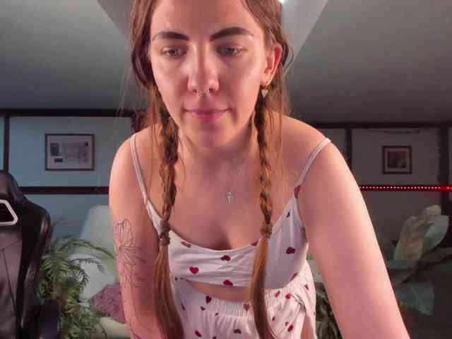 KiraRustle webcam