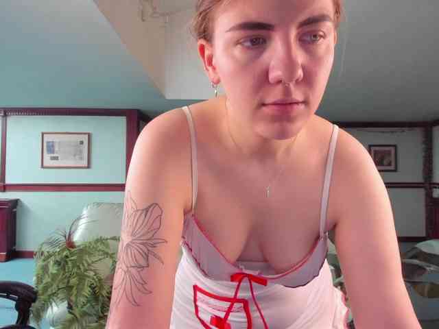 KiraRustle webcam