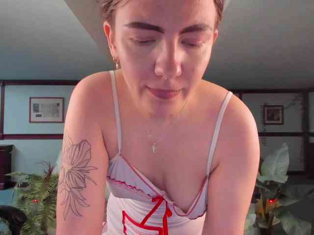 KiraRustle webcam