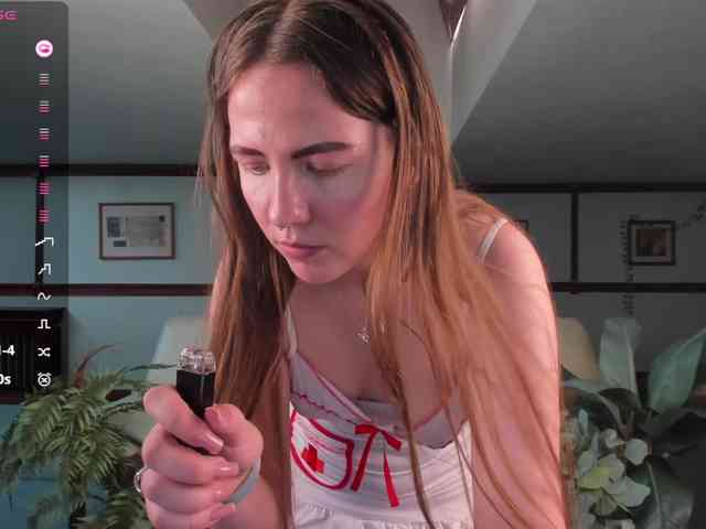 KiraRustle webcam