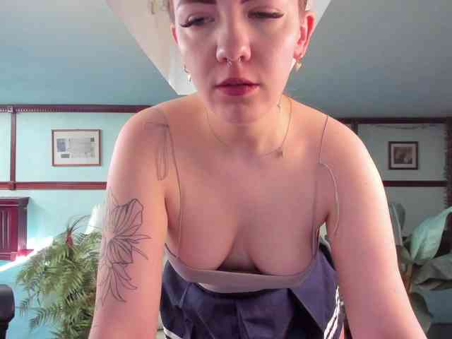 KiraRustle webcam