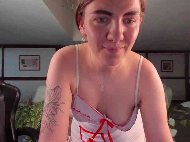KiraRustle webcam