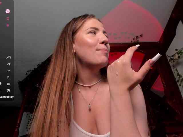KiraRustle webcam