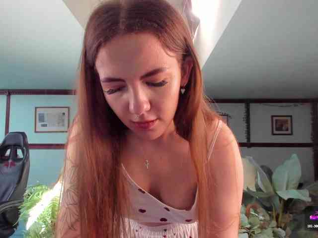 KiraRustle webcam